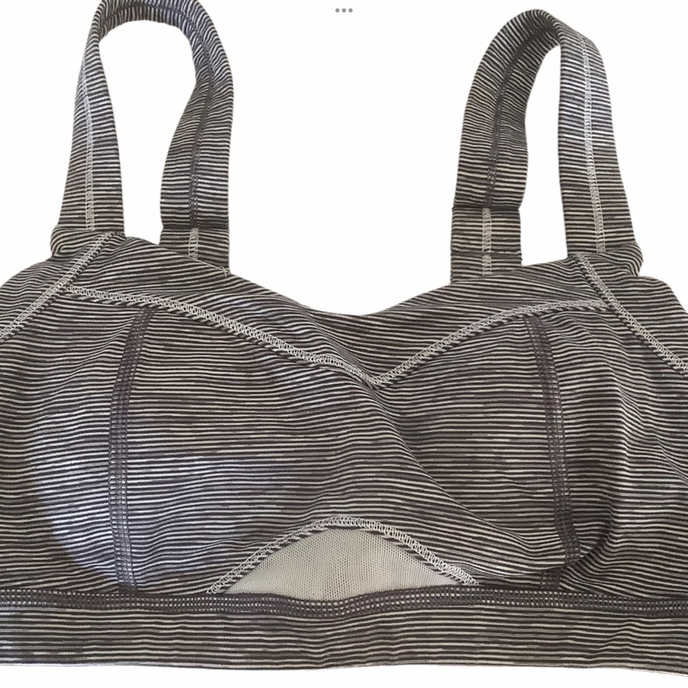Lululemon grey and white stripped wide straps yoga sport bra size 4 ta ta tamer